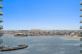 Silkhaus Sunset & Harbor View |Tower Private Beach Apartment in Dubai