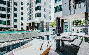 Sea View 2 Bed Room Condo @ Central Pattaya Vacation rental in Pattaya City