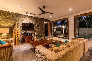 Mary's Beach Villa 3 Bedrooms Villa in North Kuta