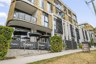 StayAU Modern 2BR Townhouse w/ pool Vacation rental in City of Monash
