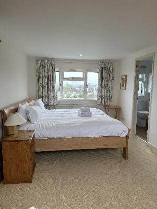 Peaceful Family Retreat Near Gloucester Road Vacation rental in Bristol