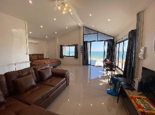 Beachfront cha-am by J.yhok Villa in Thailand