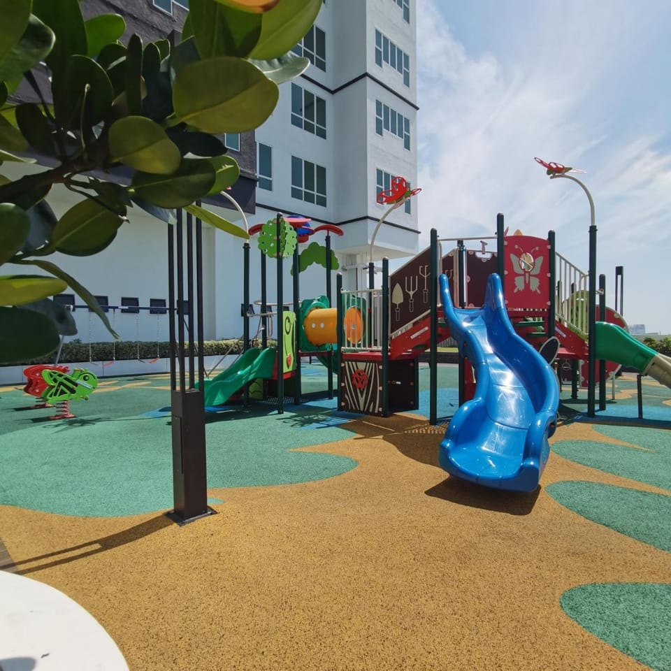 Amber Cove Seaview I MUJI 2BR I Game Room I 3-9pax Apartment in Malacca