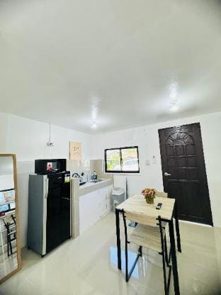 Stylish Studio/Gated Compound Apartment in Lapu-Lapu City
