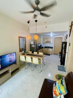 Grass Residences 2BR deluxe, spacious, fast WIFI Apartment in Quezon City