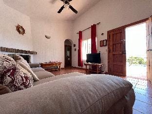 Cd-1383 3 Bedroom Villa With Pool Villa in Axarquía