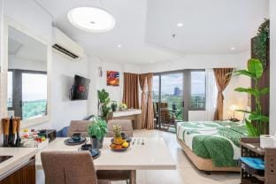 Dominiks Comfort Relax Studio Tambuli Balcony Pool Apartment in Lapu-Lapu City
