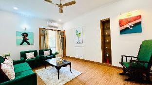 BluO @ Vasant Vihar PVR - Kitchen, Terrace, Lift Vacation rental in New Delhi
