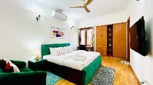 BluO @ Vasant Vihar PVR - Kitchen, Terrace, Lift Vacation rental in New Delhi