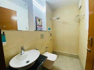 Elegante' 2 Bedroom Luxury Stay in Noida Vacation rental in Noida