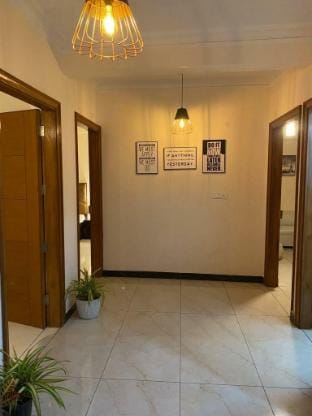 Elegante' 2 Bedroom Luxury Stay in Noida Vacation rental in Noida