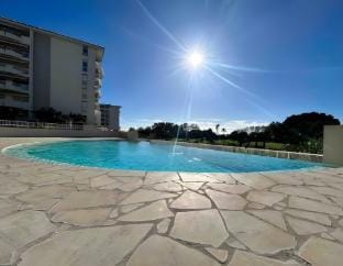 Il Gioiello : Apt 2 pers, Clim, Piscine, Parking Apartment in Antibes