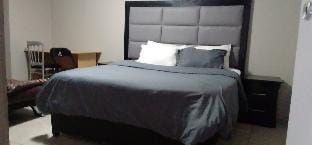 Two Bedroom Apartment Rosebank Central Apartment in Johannesburg