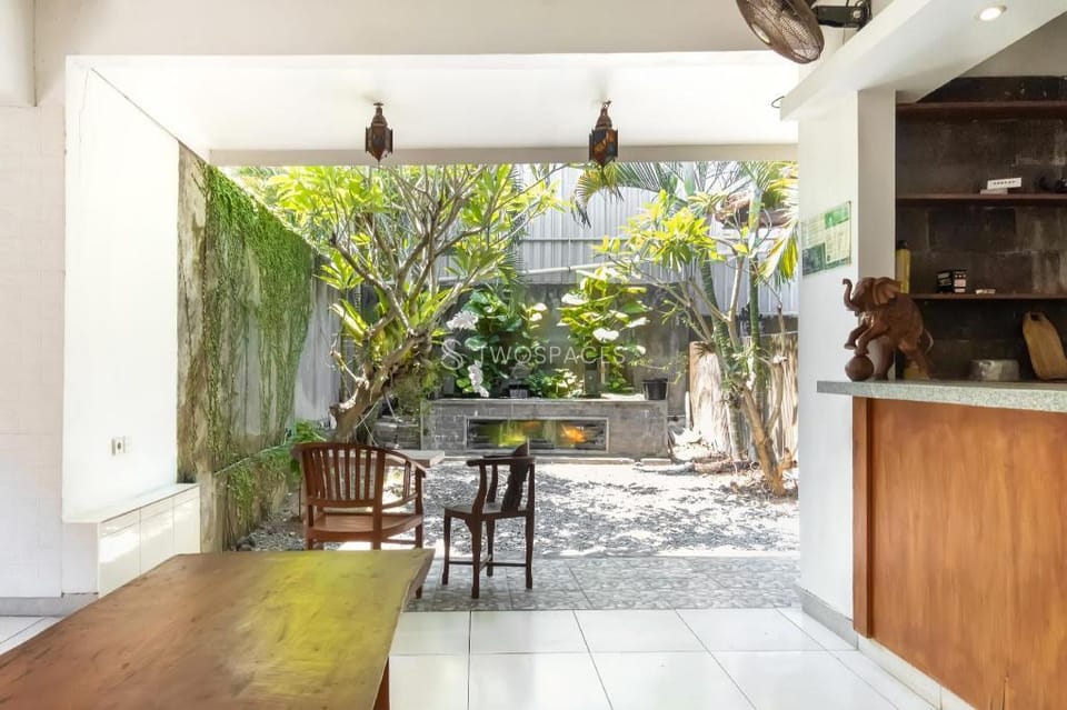 TwoSpaces Living at Saren Guest House Hotel in North Kuta