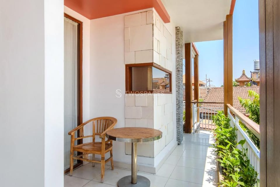 TwoSpaces Living at Saren Guest House Hotel in North Kuta
