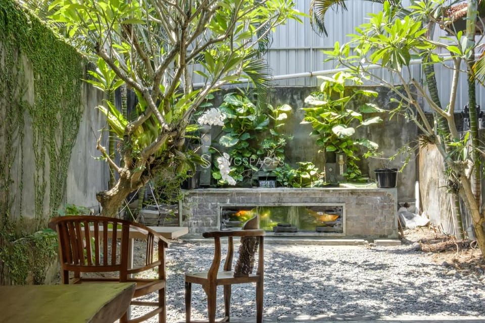TwoSpaces Living at Saren Guest House Hotel in North Kuta