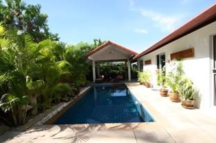 pool villa 3 bedrooms naiharn Villa in Rawai