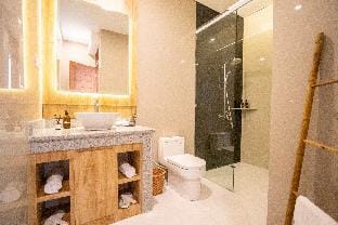Sundaze 1- Canggu | BrandNewPrivate Vila Huge Pool Villa in North Kuta