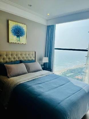 Seaview Luxury 2BR Apartment 25th Floor Vacation rental in Da Nang