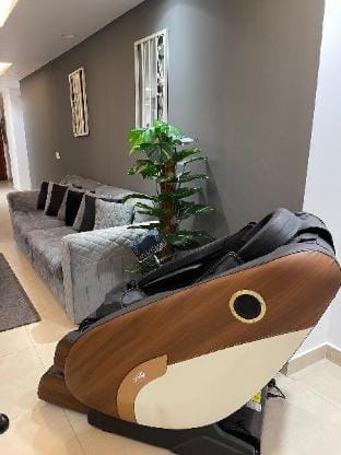 Gold Crest Home-Netflix-free parking-wifi Apartment in Lahore