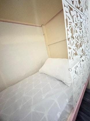 Shared room for females (Lower Bedbunk) Apartment in Makati