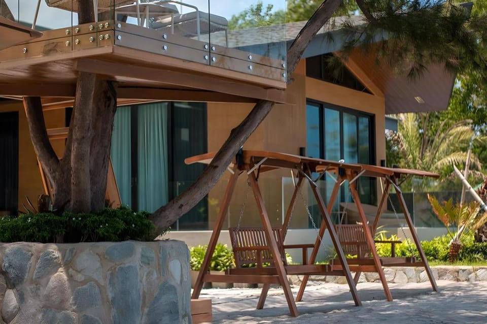 Emon Pulo Beach Resort Hotel in Subic