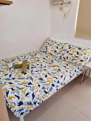 Condo Transient Staycation Near Airport Apartment in Las Pinas