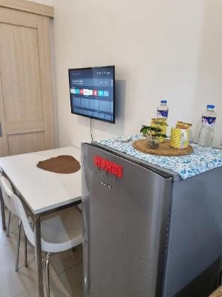 Condo Transient Staycation Near Airport Apartment in Las Pinas
