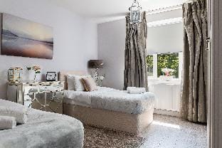 Sophisticated Living on Cromwell Road Apartment in City of Westminster