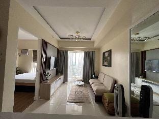 two bedroom with parking balcony fully furnished Apartment in Makati