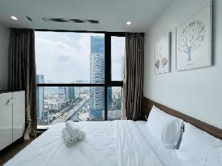 *Vinhomes Skylake 2BR/LAKE VIEW Apartment in Laos