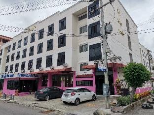 A Srisuk Hotel (MangmeeSrisuk Mansion) Bed 5ft Apartment in Laos