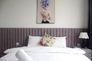 Vinhomes Skylake 3BR/ CITY VIEW Apartment in Laos