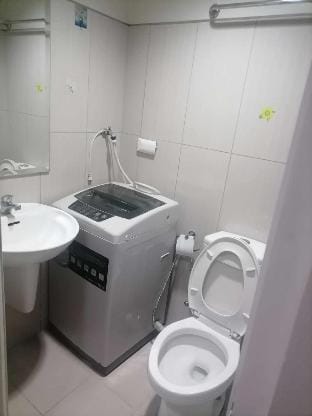 JAL's Cozy Haven Apartment in Pasay