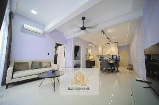Meridin Executive Suite 2 Room (Level 25) Vacation rental in Johor