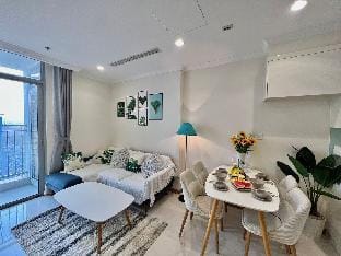 Penthouse•Kingbed•Massage•Tower 2 Next Landmark 81 Vacation rental in Ho Chi Minh City