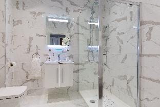 Sophisticated modern 2-bed 2-bath on Cromwell Road Apartment in City of Westminster