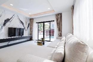 D独栋    泳池别墅  四卧  可住10人   芭提雅 Apartment in Pattaya City