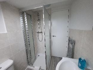 Central 5BR Retreat - Walk to Tube, Explore London Apartment in London