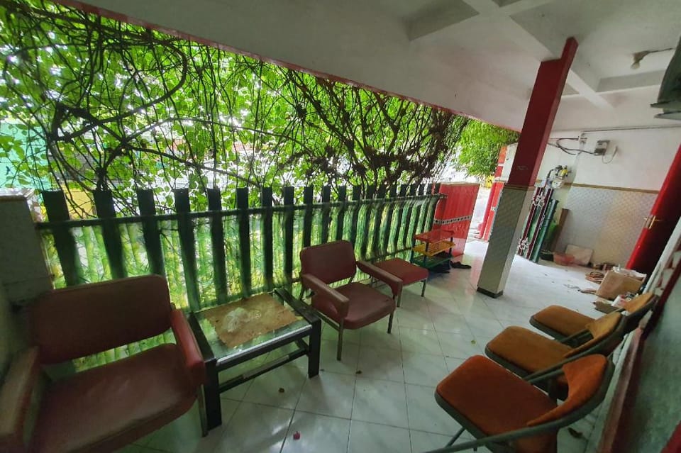 SPOT ON 93681 Qodri Homestay Syariah Hotel in Surabaya