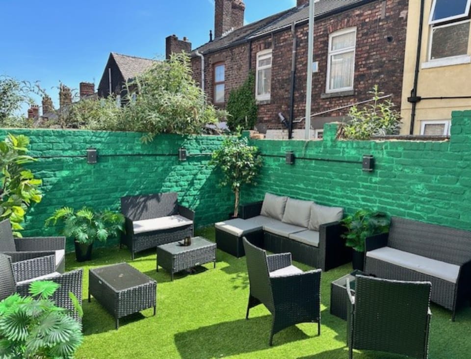 Home at 42 Arkles Lane Anfield Bed and Breakfast in Liverpool