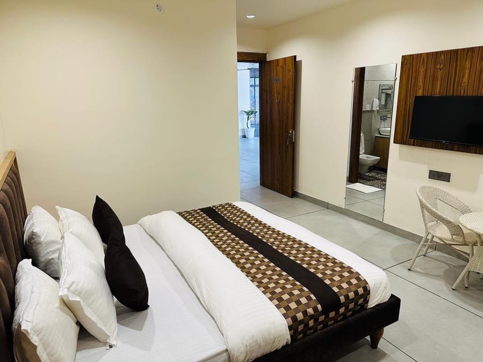 Hotel Bleu Ville Hotel in Noida