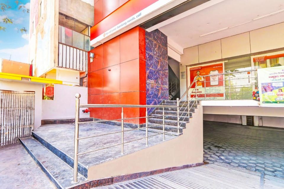 Hotel O AMR Planet Mall Hyderabad Formerly R Square Hotel in Secunderabad