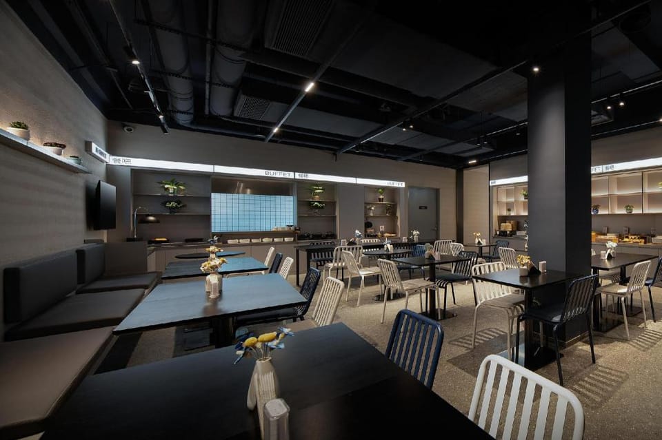 Atour Light Hotel Chongqing Yuzhong Daping Metro Station Hotel in China