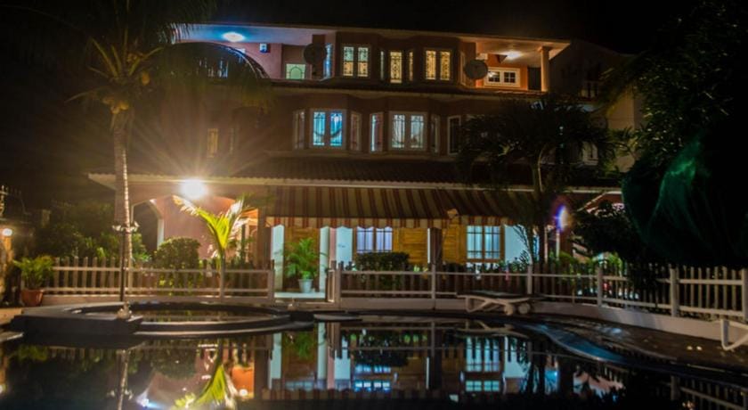 Villa 9BR Apartment in Flic en Flac
