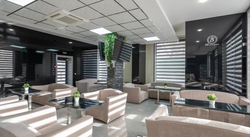 Hotel Boutique 5 - Free parking - Free breakfast - Free internet - EVSE Hotel in Sofia
