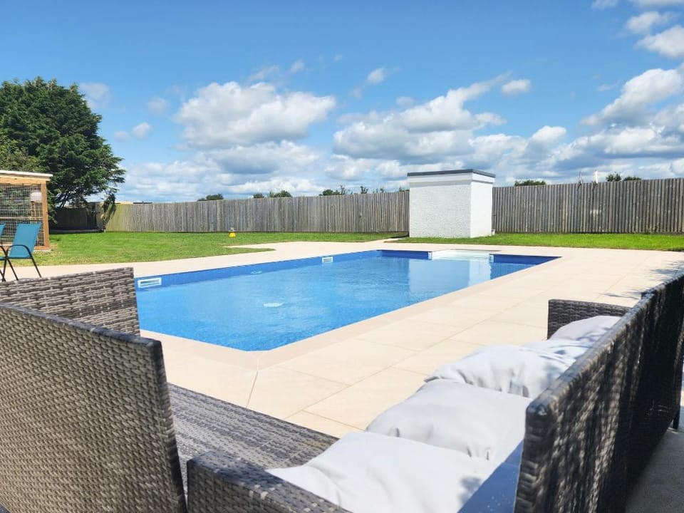 Gower Hideaway - 3 Bed Apartment - Ocean Breeze Apartment in Wales