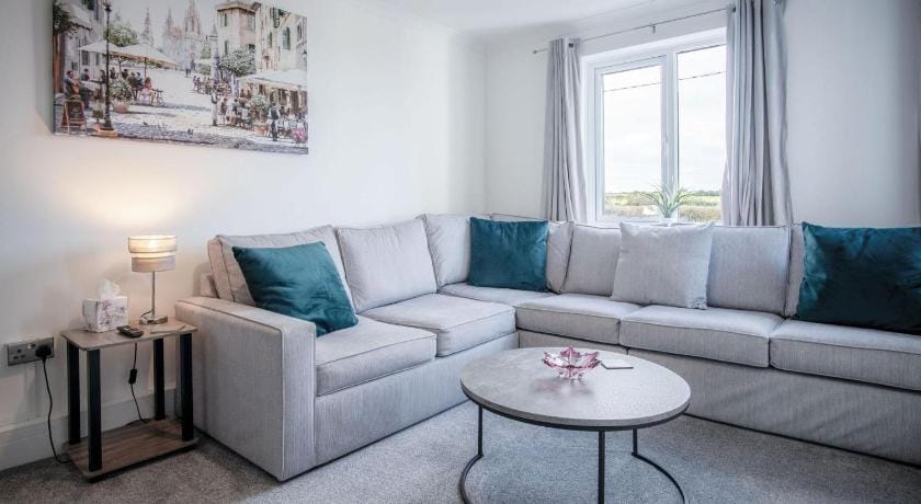 Gower Hideaway - 3 Bed Apartment - Ocean Breeze Apartment in Wales
