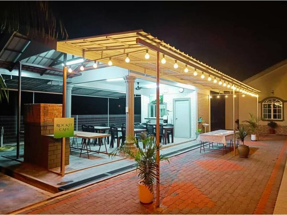 Villa Dracaena With Private Pool 20 mins to Town Villa in Malacca