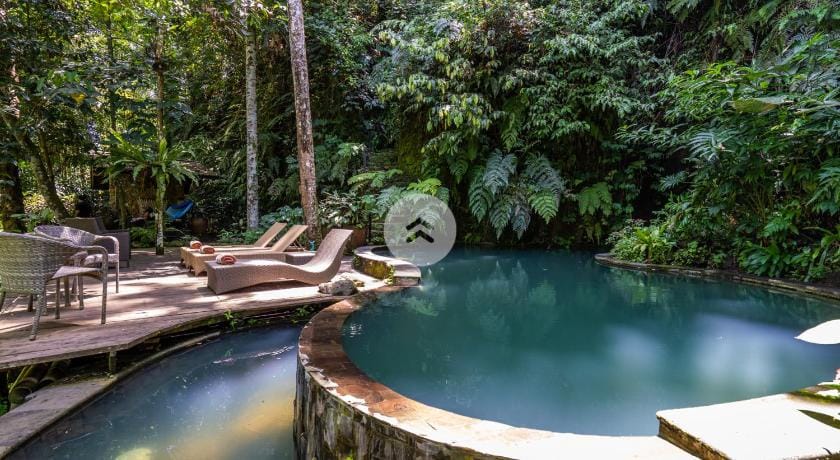 A stunning antique style & a nature sanctuary Hotel in Blahbatuh